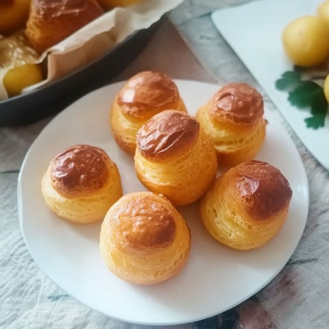 A plate of four Pomme dauphine au four.